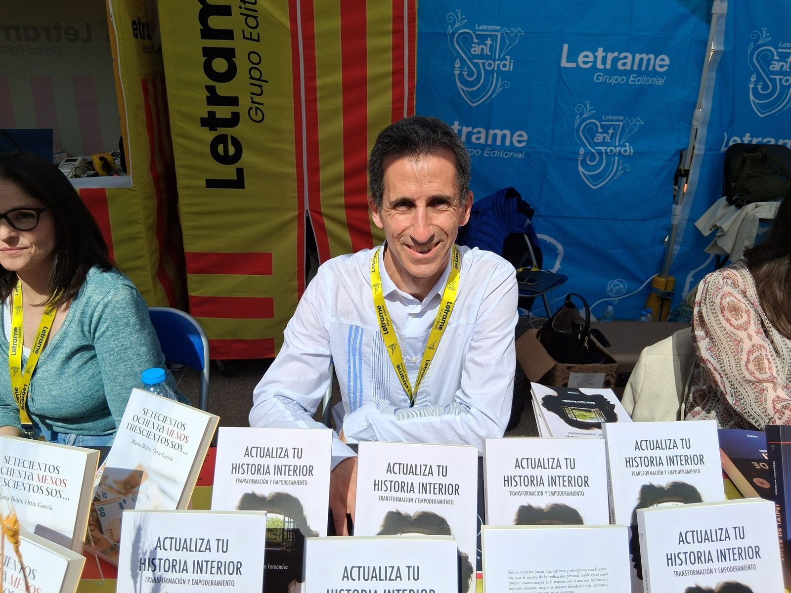 Rubén Sierra Fernández presentó su libro Actualiza tu historia interior en Sant Jordi 2025 de la mano de la Editorial Letrame