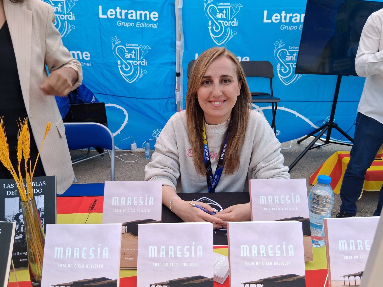 María Pérez Perales presentó Maresía. Bajo un cielo rosicler en Sant Jordi 2025 con la Editorial Letrame